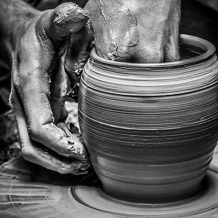 Le De La Faiencerie *